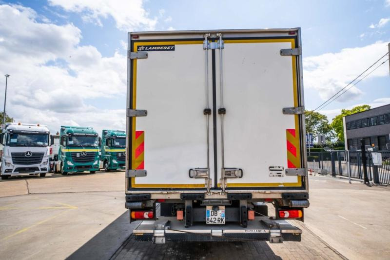 Renault MIDLUM 220 DXI (16t)+CARRIER+DHOLLANDIA - Camión frigorífico: foto 5 Renault MIDLUM 220 DXI (16t)+CARRIER+DHOLLANDIA - Camión frigorífico: foto 5