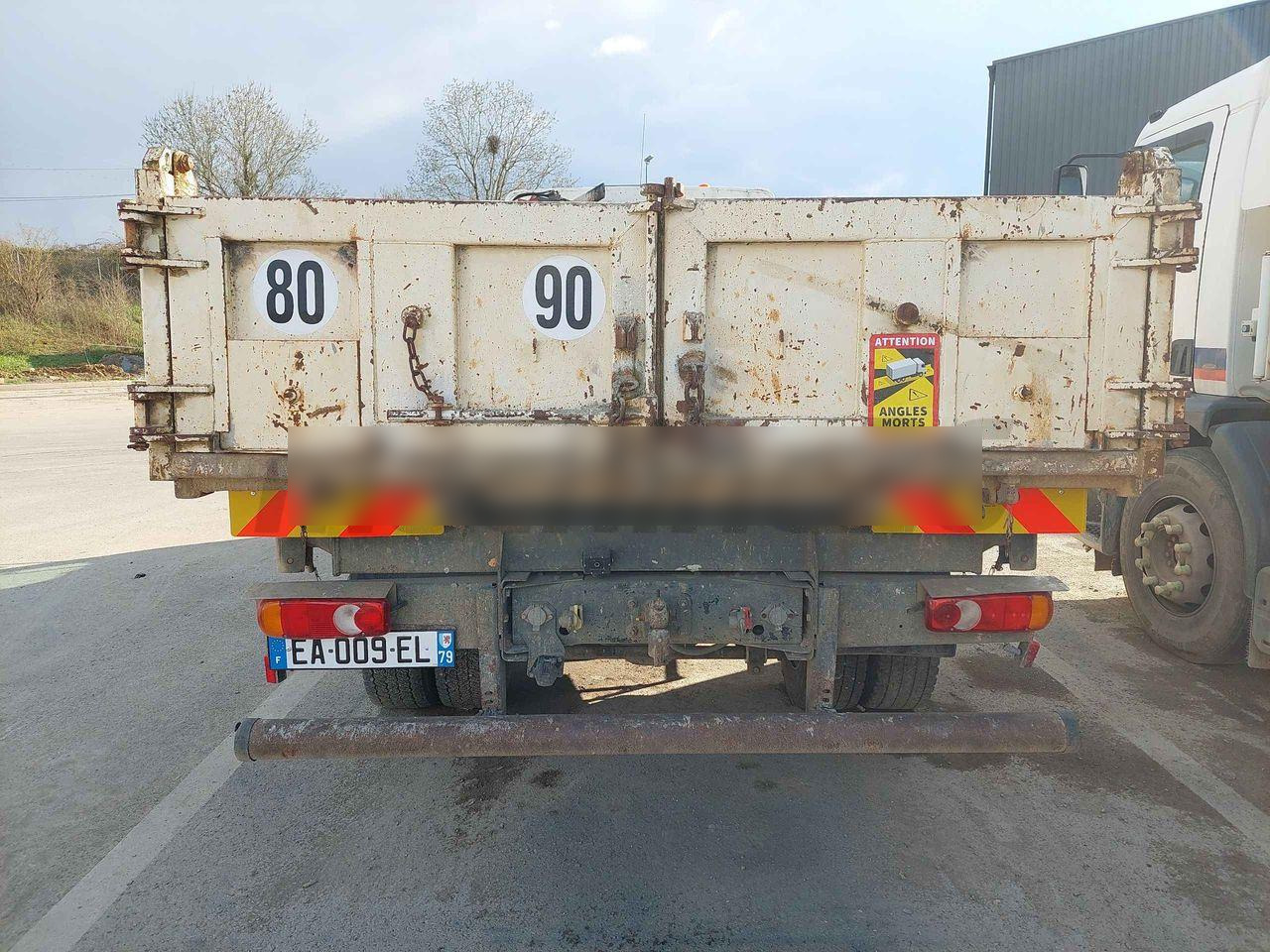 RENAULT MIDLUM 180 - Camión volquete: foto 3 RENAULT MIDLUM 180 - Camión volquete: foto 3