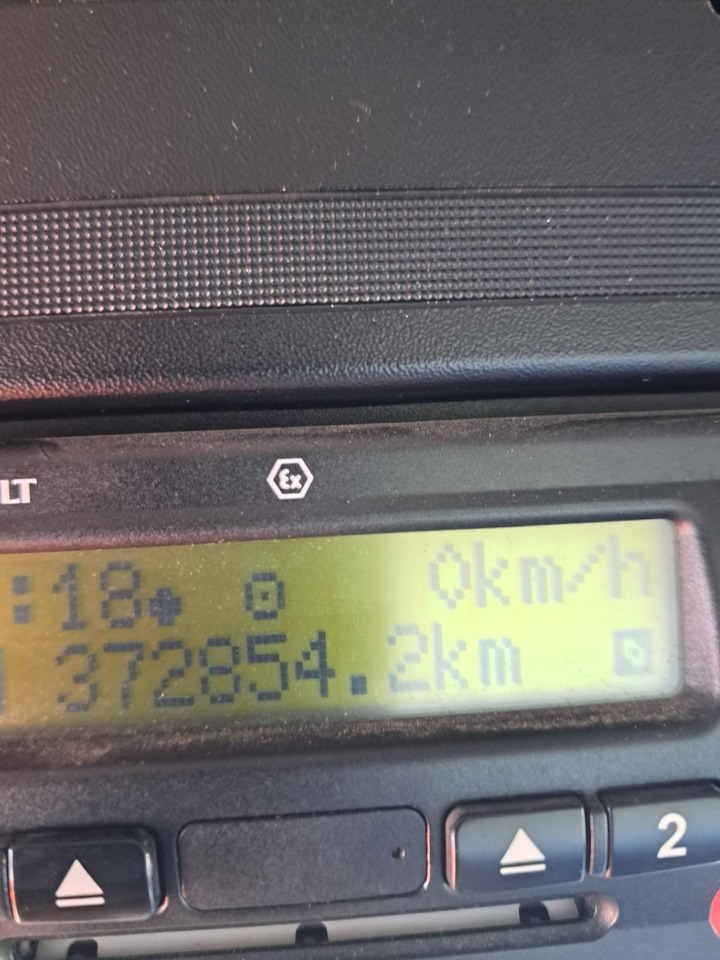 RENAULT MIDLUM 270 - Camión cisterna: foto 2 RENAULT MIDLUM 270 - Camión cisterna: foto 2