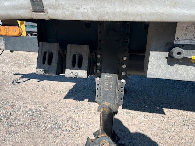 Orten AG 18 Liftachse Staplerhalterung Schiebeplan AG 18 Liftachse Staplerhalterung Schiebeplan - Remolque con toldo: foto 5 Orten AG 18 Liftachse Staplerhalterung Schiebeplan AG 18 Liftachse Staplerhalterung Schiebeplan - Remolque con toldo: foto 5