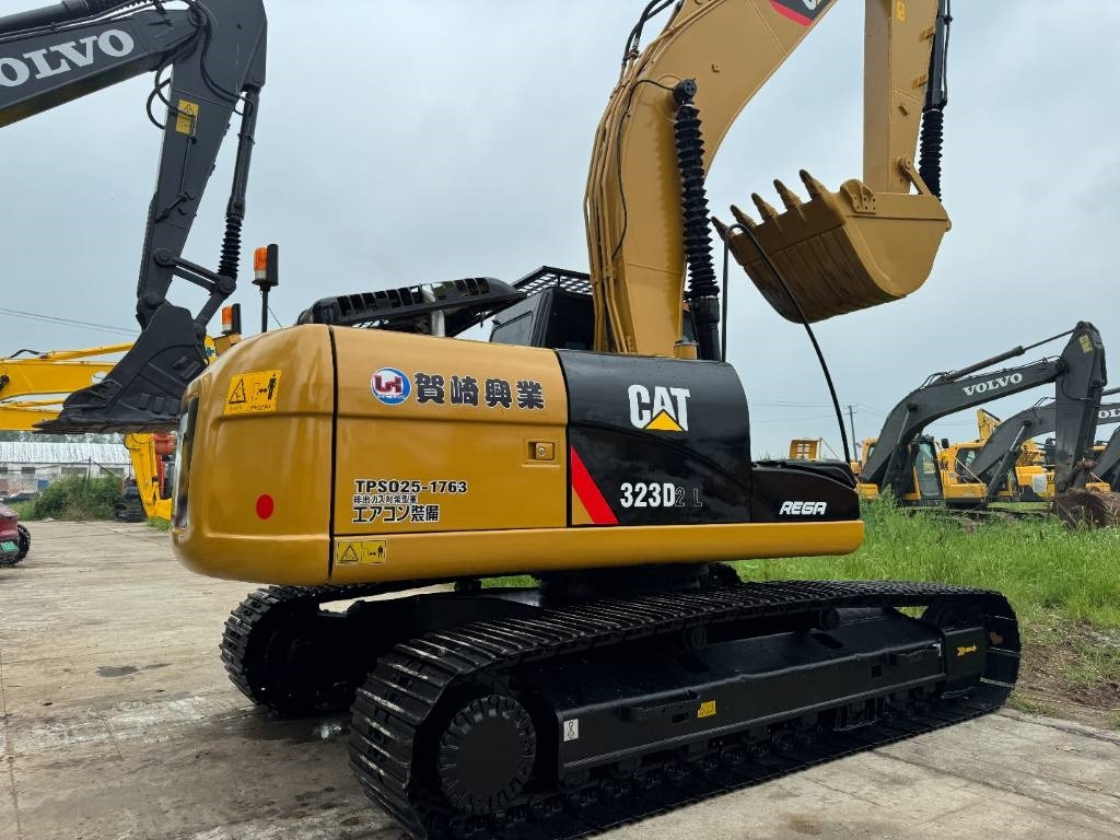 CAT 323D2 - Excavadora de cadenas: foto 1 CAT 323D2 - Excavadora de cadenas: foto 1