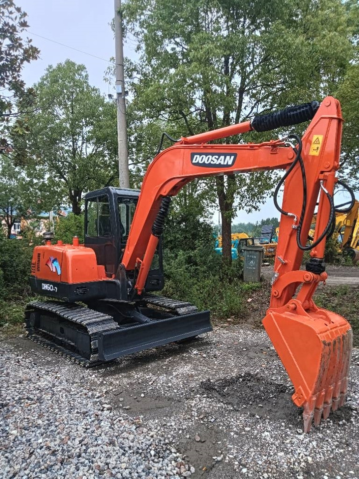 Doosan DH 60-7 - Excavadora de cadenas: foto 1 Doosan DH 60-7 - Excavadora de cadenas: foto 1
