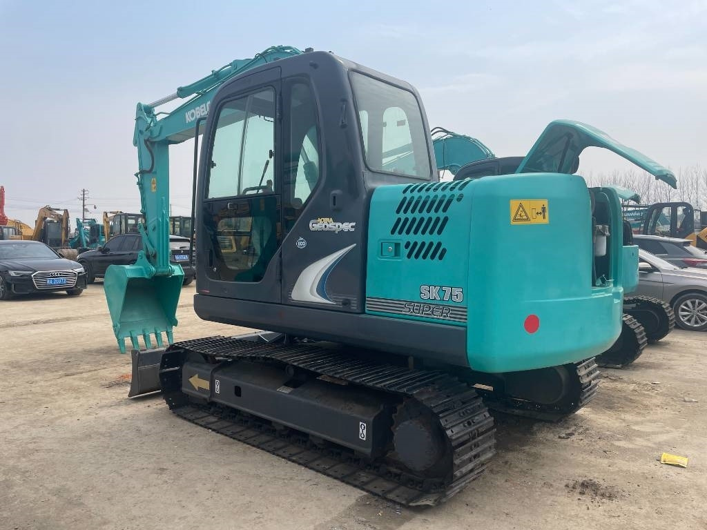 Kobelco SK 75 - Miniexcavadora: foto 3 Kobelco SK 75 - Miniexcavadora: foto 3