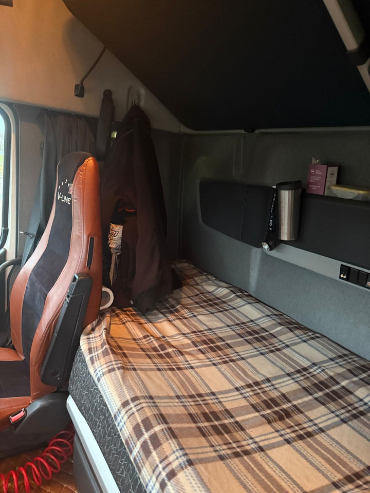 Cabeza tractora VOLVO FH460: foto 12