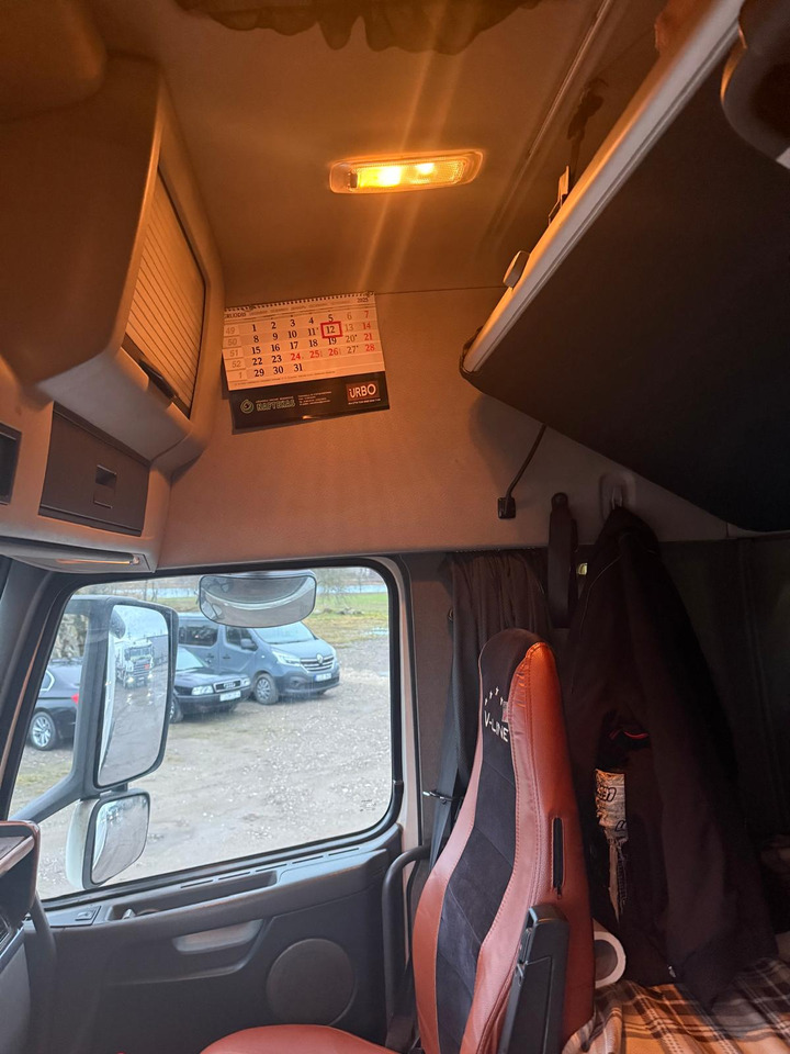 Cabeza tractora VOLVO FH460: foto 11