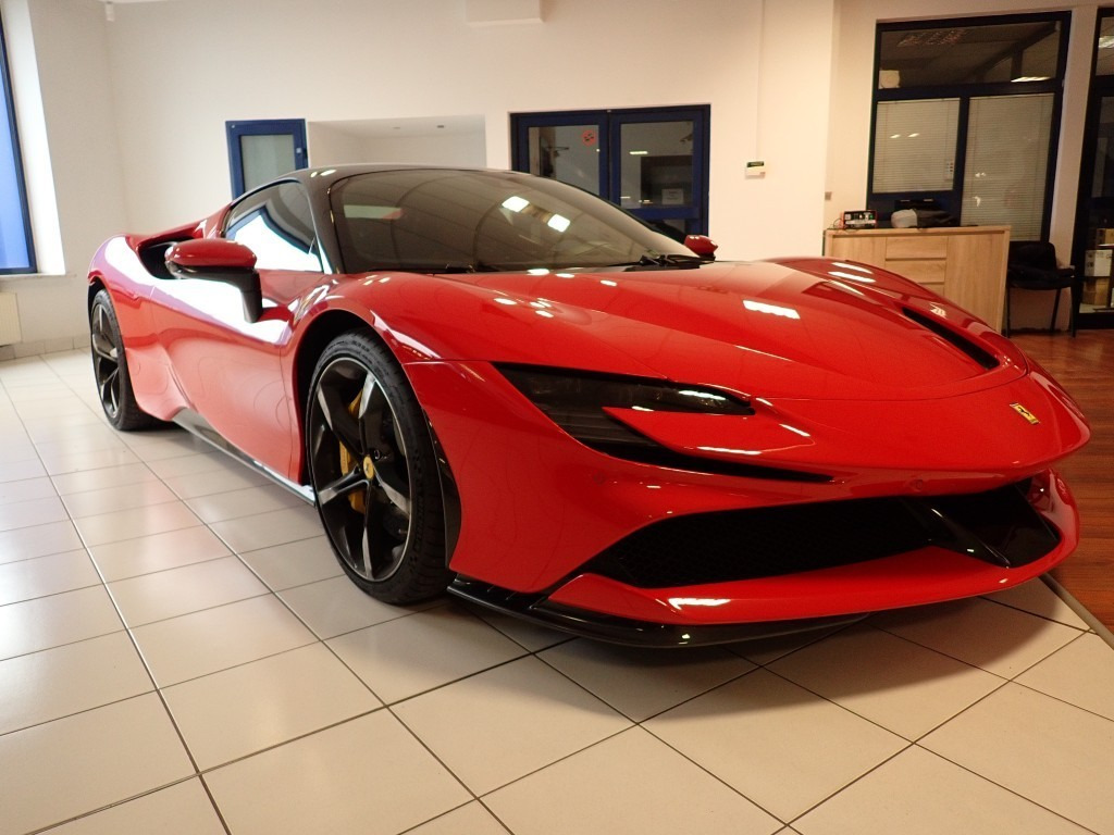 Coche FERRARI SF90 Stradale: foto 1