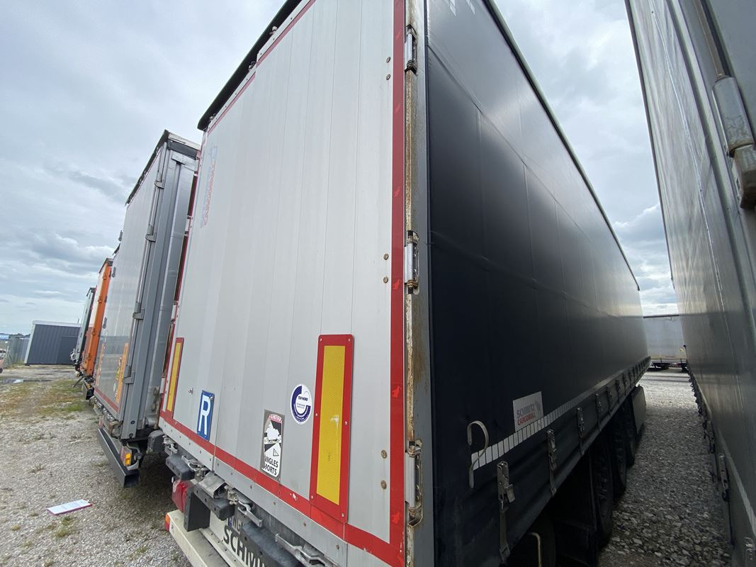 SCHMITZ CARGOBULL SCB S3T FIRANA - Remolque con toldo: foto 5 SCHMITZ CARGOBULL SCB S3T FIRANA - Remolque con toldo: foto 5