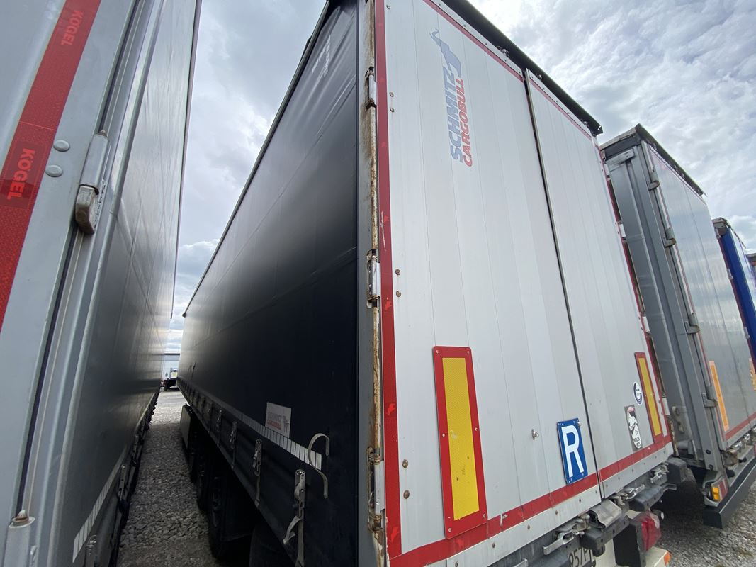 SCHMITZ CARGOBULL SCB S3T FIRANA - Remolque con toldo: foto 4 SCHMITZ CARGOBULL SCB S3T FIRANA - Remolque con toldo: foto 4