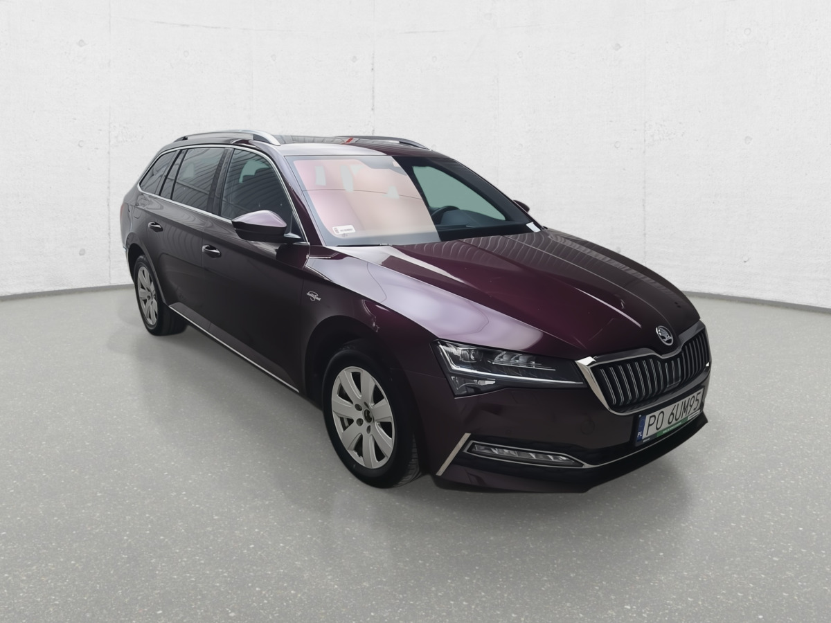 Coche SKODA SUPERB KOMBI: foto 1