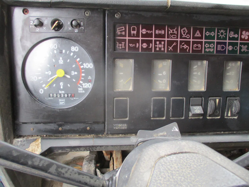 Camión volquete Iveco Turbostar 190-30 , Manual , V8 , 3 way tipper , Spring suspension , 6x2: foto 8