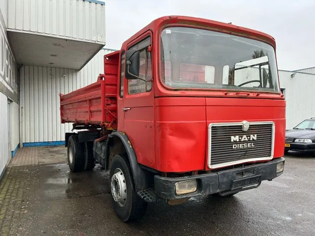 MAN 19 280 , Eaton Manual , 3 way tipper , Spring suspension - Camión volquete: foto 4 MAN 19 280 , Eaton Manual , 3 way tipper , Spring suspension - Camión volquete: foto 4