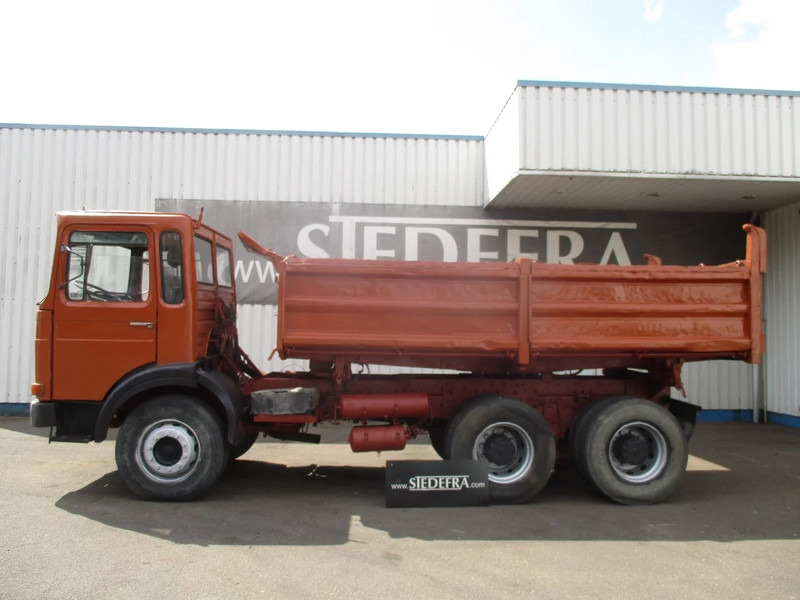 Camión volquete MAN 26.321 6x4 , 3 way tipper , ZF Manual , Spring suspension: foto 9