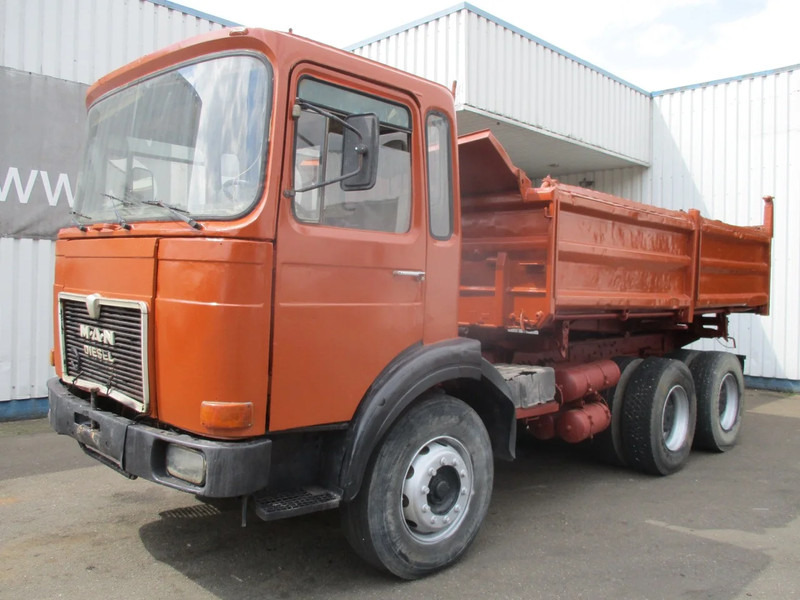 Camión volquete MAN 26.321 6x4 , 3 way tipper , ZF Manual , Spring suspension: foto 8