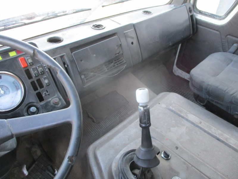 Camión chasis Mercedes-Benz 2233 , V8, Bi Turbo , ZF Manual , 6x2: foto 9