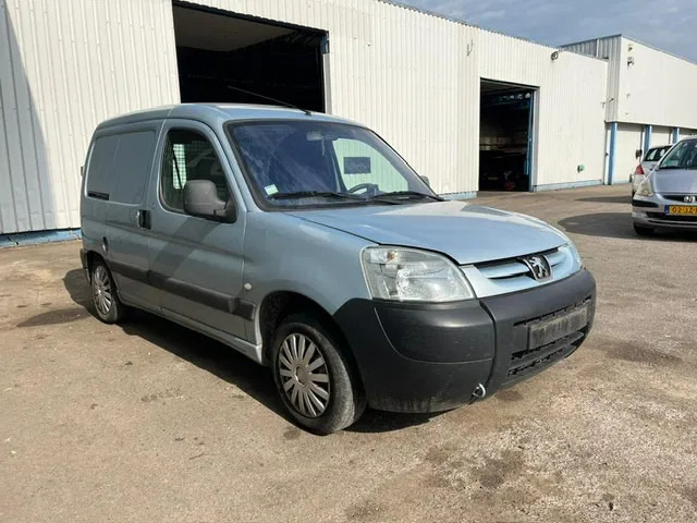 Peugeot Partner 1.9 D , Airco , Belgium Regestration - Furgoneta pequeña: foto 4 Peugeot Partner 1.9 D , Airco , Belgium Regestration - Furgoneta pequeña: foto 4