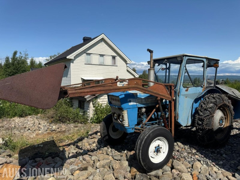 Tractor 1972 Ford 3000 - 1968 LASTER, SKUFFE, SNØFRESER: foto 1