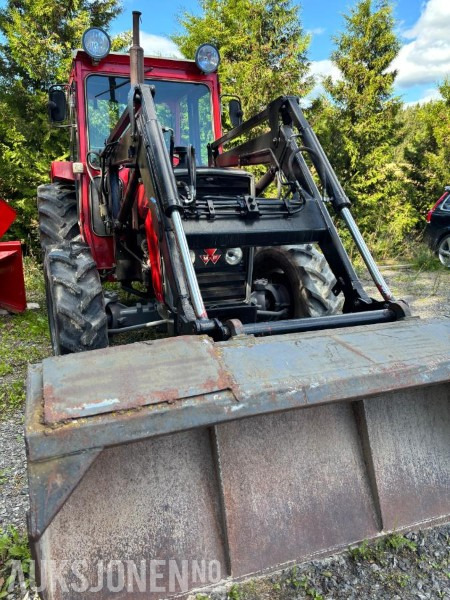 1981 Massey Ferguson 265 MVA FRI Igland pallegaffel SKUFFE Hydraulisk toppstag - Tractor: foto 2 1981 Massey Ferguson 265 MVA FRI Igland pallegaffel SKUFFE Hydraulisk toppstag - Tractor: foto 2