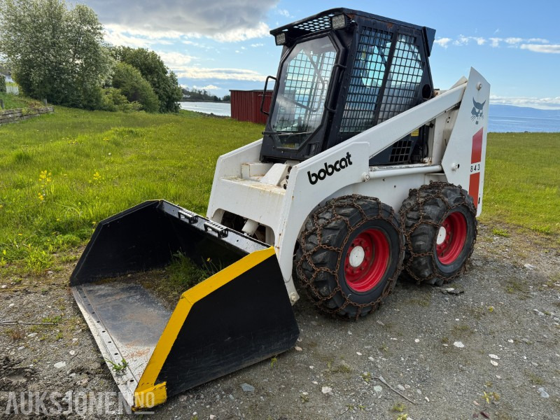 1986 Bobcat 843 kompaktlaster med skuffe og gaffler - Minicargadora: foto 1 1986 Bobcat 843 kompaktlaster med skuffe og gaffler - Minicargadora: foto 1