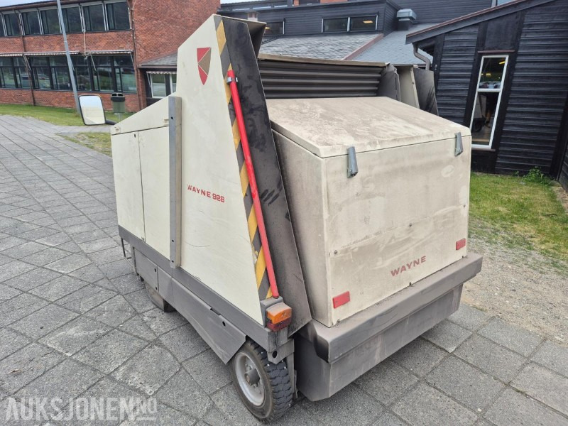 1995 Andre Wayne 928 D, dieseldrevet feiemaskin med oppsamler og tipp - Equipo de construcción: foto 3 1995 Andre Wayne 928 D, dieseldrevet feiemaskin med oppsamler og tipp - Equipo de construcción: foto 3