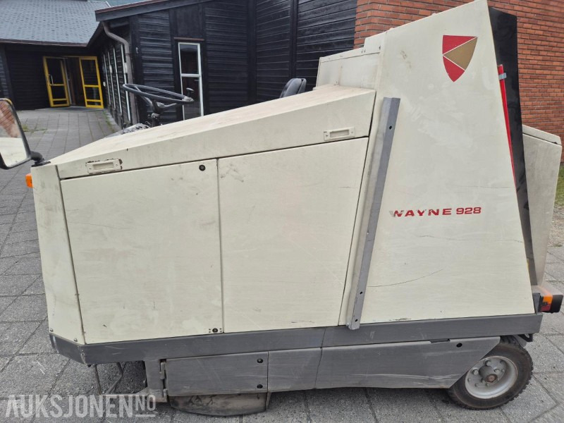 1995 Andre Wayne 928 D, dieseldrevet feiemaskin med oppsamler og tipp - Equipo de construcción: foto 2 1995 Andre Wayne 928 D, dieseldrevet feiemaskin med oppsamler og tipp - Equipo de construcción: foto 2