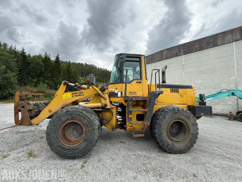 1997 Komatsu WA320-3H hjullaster - Cargadora de ruedas: foto 1 1997 Komatsu WA320-3H hjullaster - Cargadora de ruedas: foto 1