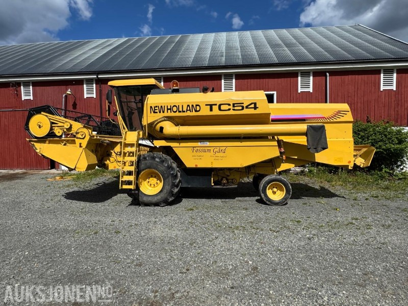 2000 New Holland TC 54 skurtresker / 12 fot skjærebord / spill indikator / 1850 timer - Cosechadora de granos: foto 2 2000 New Holland TC 54 skurtresker / 12 fot skjærebord / spill indikator / 1850 timer - Cosechadora de granos: foto 2