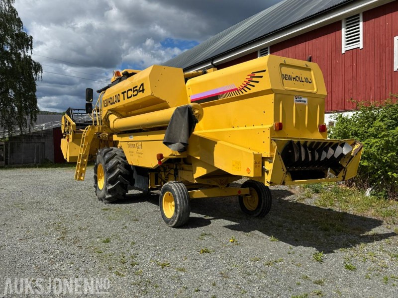 2000 New Holland TC 54 skurtresker / 12 fot skjærebord / spill indikator / 1850 timer - Cosechadora de granos: foto 3 2000 New Holland TC 54 skurtresker / 12 fot skjærebord / spill indikator / 1850 timer - Cosechadora de granos: foto 3
