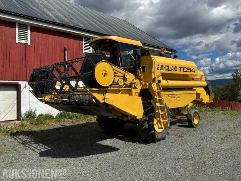 2000 New Holland TC 54 skurtresker / 12 fot skjærebord / spill indikator / 1850 timer - Cosechadora de granos: foto 1 2000 New Holland TC 54 skurtresker / 12 fot skjærebord / spill indikator / 1850 timer - Cosechadora de granos: foto 1