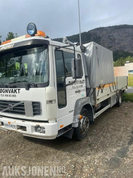 2000 Volvo FL 608 - Verkstedbil med kompressor som drives av en bensinmotor. - Camión caja abierta: foto 1 2000 Volvo FL 608 - Verkstedbil med kompressor som drives av en bensinmotor. - Camión caja abierta: foto 1