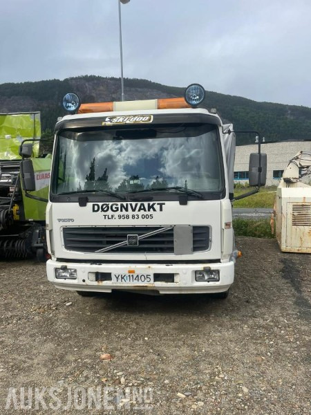 2000 Volvo FL 608 - Verkstedbil med kompressor som drives av en bensinmotor. - Camión caja abierta: foto 2 2000 Volvo FL 608 - Verkstedbil med kompressor som drives av en bensinmotor. - Camión caja abierta: foto 2