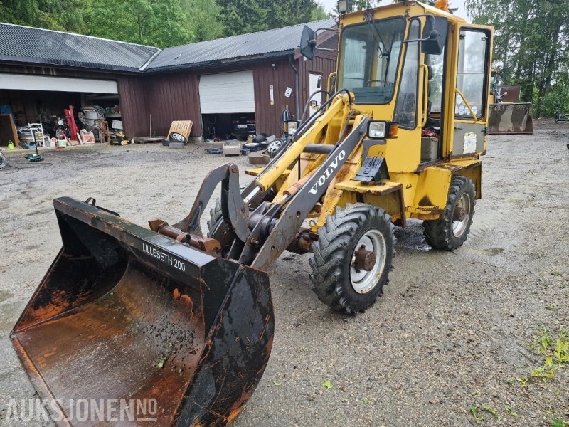 2000 Volvo ZL 402 C hjullaster med snøskuff grusskuff og pallegafler - Cargadora de ruedas: foto 1 2000 Volvo ZL 402 C hjullaster med snøskuff grusskuff og pallegafler - Cargadora de ruedas: foto 1