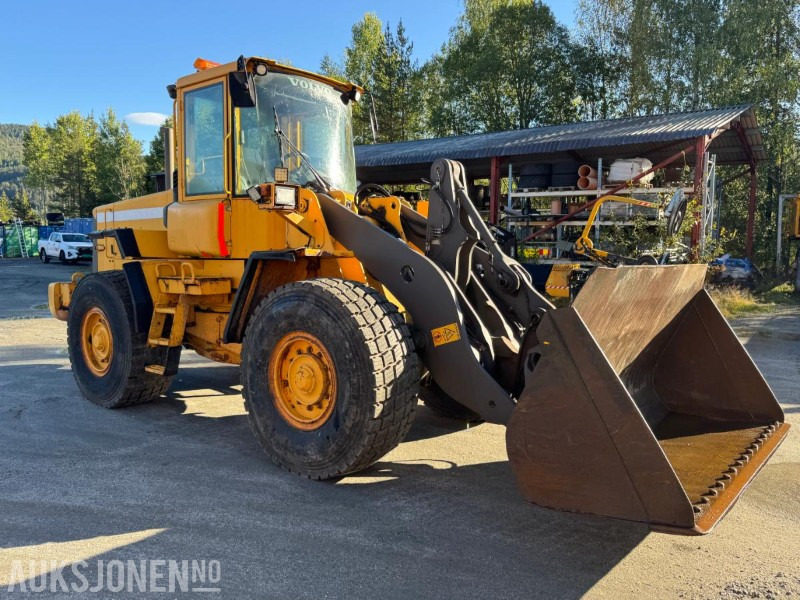 2001 Volvo L90 D hjullaster med skuffe - Cargadora de ruedas: foto 3 2001 Volvo L90 D hjullaster med skuffe - Cargadora de ruedas: foto 3