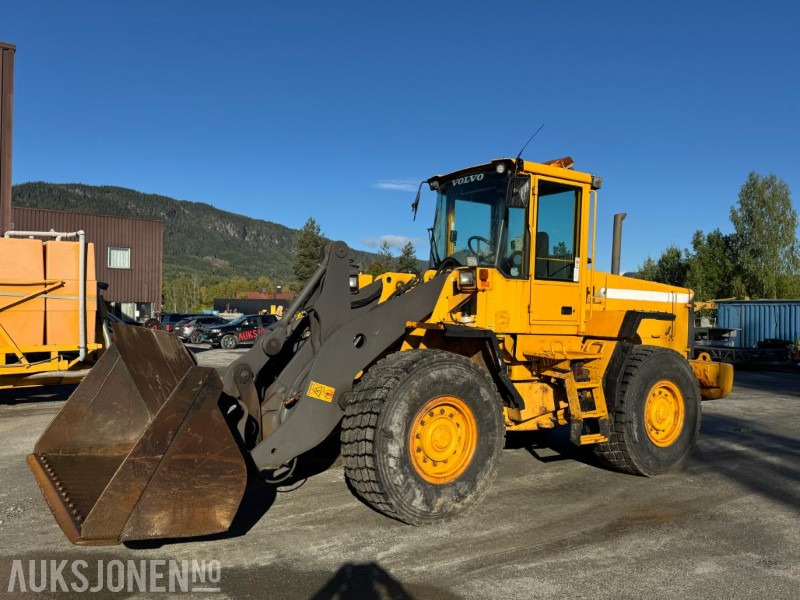2001 Volvo L90 D hjullaster med skuffe - Cargadora de ruedas: foto 1 2001 Volvo L90 D hjullaster med skuffe - Cargadora de ruedas: foto 1