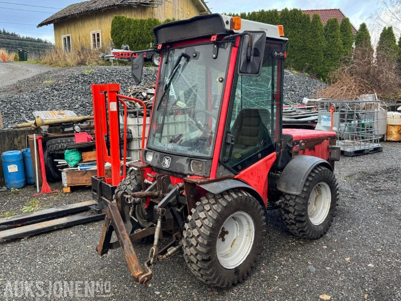 2002 Antonio Carraro Superpark 4400 HST med v-plog og snøfreser - Tractor: foto 1 2002 Antonio Carraro Superpark 4400 HST med v-plog og snøfreser - Tractor: foto 1