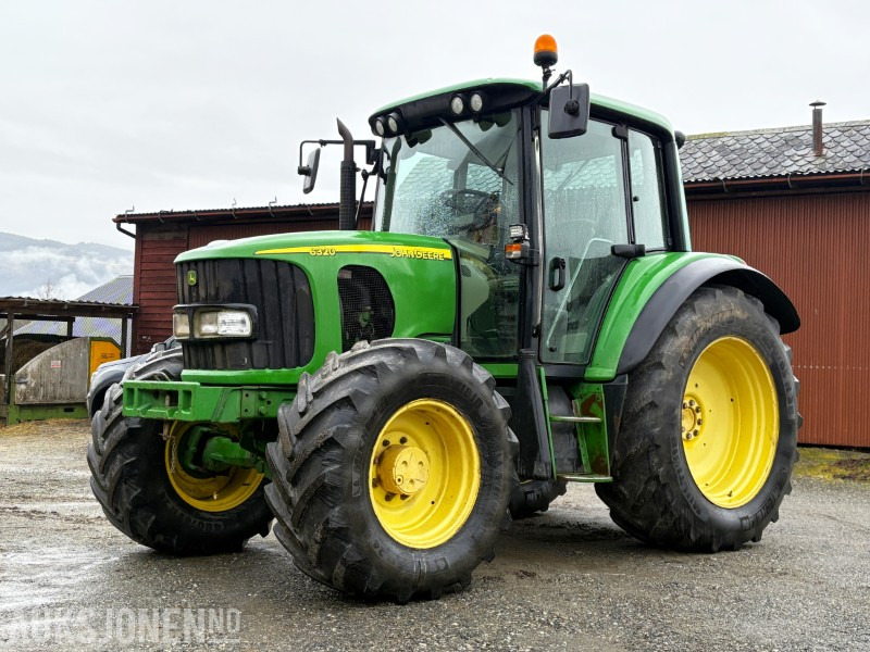 2002 John Deere 6320 - 9018 motortimer - helt nye framdekk medfølger - Tractor: foto 1 2002 John Deere 6320 - 9018 motortimer - helt nye framdekk medfølger - Tractor: foto 1