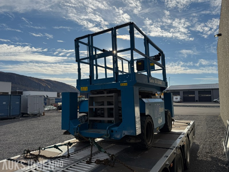 2004 Genie GS-3268R - Sakselift - 4x4 - 4152kg - 3734t - Plataforma elevadora: foto 4 2004 Genie GS-3268R - Sakselift - 4x4 - 4152kg - 3734t - Plataforma elevadora: foto 4