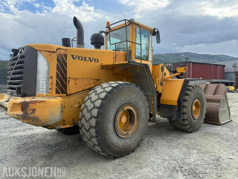 2005 Volvo L220E HJULLASTER - 15364 Timer - Cargadora de ruedas: foto 4 2005 Volvo L220E HJULLASTER - 15364 Timer - Cargadora de ruedas: foto 4