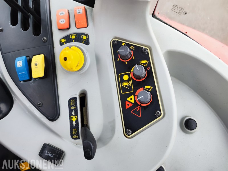 Tractor 2006 Massey Ferguson 5460 – 4471 timer – Velholdt traktor i god stand: foto 18