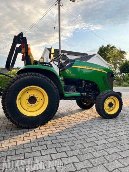 2007 John Deere 3320 MVA FRI - Tractor: foto 1 2007 John Deere 3320 MVA FRI - Tractor: foto 1