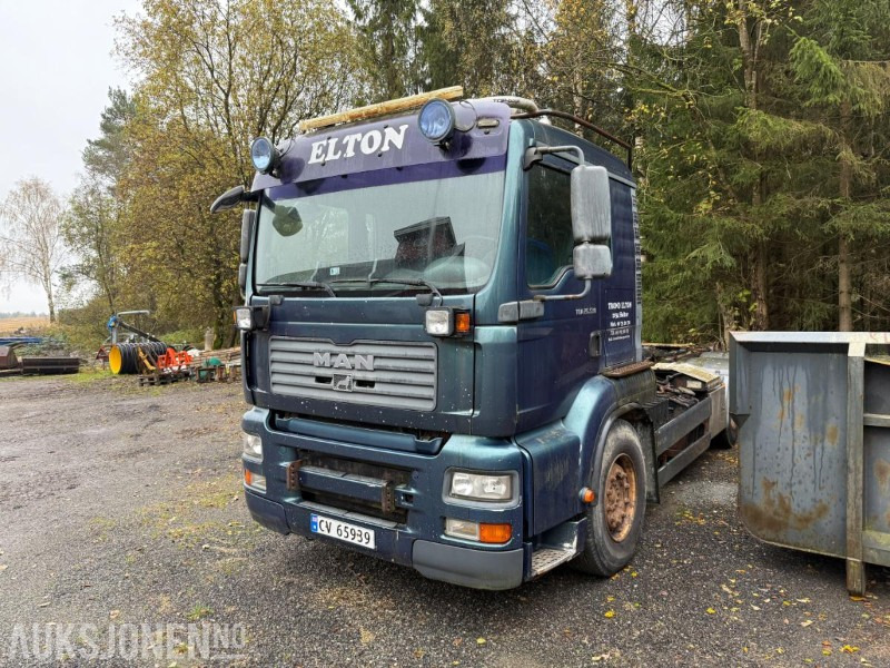 2007 MAN TGA 26.530 6x2 Krokbil - Camión multibasculante: foto 1 2007 MAN TGA 26.530 6x2 Krokbil - Camión multibasculante: foto 1