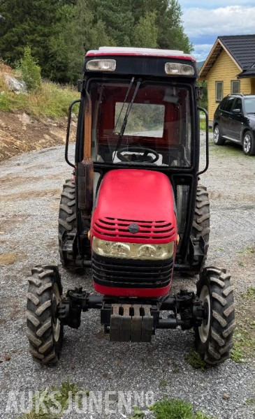 2008 Jinma 254 traktor 4x4 Diesel med snøfres, klettskuffe(fast) og triangelfeste - Kun 655,2 timer - Tractor: foto 2 2008 Jinma 254 traktor 4x4 Diesel med snøfres, klettskuffe(fast) og triangelfeste - Kun 655,2 timer - Tractor: foto 2