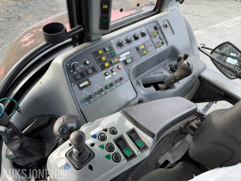 Leasing de  2008 Valtra T-180 Traktor med frontlaster / 1362 timer 2008 Valtra T-180 Traktor med frontlaster / 1362 timer: foto 20