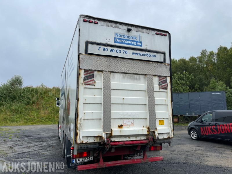 2009 Scania 480 R-serie Highline Skapbil med full sideåpning og Zepro baklift - Camión caja cerrada: foto 5 2009 Scania 480 R-serie Highline Skapbil med full sideåpning og Zepro baklift - Camión caja cerrada: foto 5