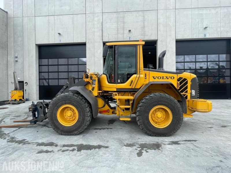 2011 VOLVO L60F HJULLASTER - SPAKSTYRING - NYE DEKK - BBS - 3-4 FUNKSJON - PALLEGAFLER - SKUFFE - KAMERA - MYE PÅKOSTET! - Cargadora de ruedas: foto 5 2011 VOLVO L60F HJULLASTER - SPAKSTYRING - NYE DEKK - BBS - 3-4 FUNKSJON - PALLEGAFLER - SKUFFE - KAMERA - MYE PÅKOSTET! - Cargadora de ruedas: foto 5