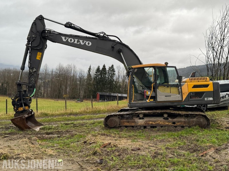 2013 Volvo EC220DL gravemaskin med 2 skuffer / Tiltrotator - Excavadora: foto 2 2013 Volvo EC220DL gravemaskin med 2 skuffer / Tiltrotator - Excavadora: foto 2