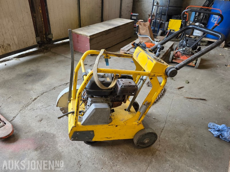 2013 Wacker Neuson Saw BFS 735A asfalt skjærer - Equipo de construcción: foto 1 2013 Wacker Neuson Saw BFS 735A asfalt skjærer - Equipo de construcción: foto 1