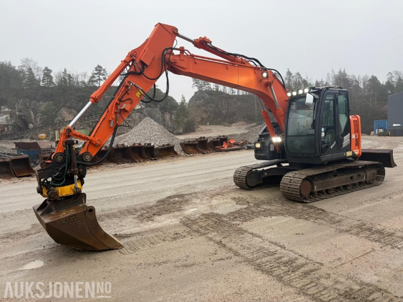 2014 Hitachi Zaxis 135us BELTEGRAVER ENGCON TILTROTATOR SERVICEHISTORIKK SENTRALSMØRING 2 SKUFFER - Excavadora: foto 1 2014 Hitachi Zaxis 135us BELTEGRAVER ENGCON TILTROTATOR SERVICEHISTORIKK SENTRALSMØRING 2 SKUFFER - Excavadora: foto 1