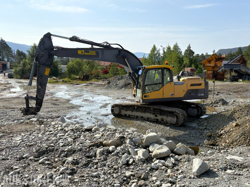 2014 Volvo EC 220DL - 10 656 timer - sertifisert - Excavadora: foto 1 2014 Volvo EC 220DL - 10 656 timer - sertifisert - Excavadora: foto 1