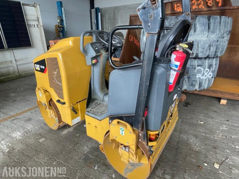2015 Cat CB14B - 1,5 tonns universalvals med 900 mm (35”) tandemvibrasjonstromler. - Rodillo: foto 4 2015 Cat CB14B - 1,5 tonns universalvals med 900 mm (35”) tandemvibrasjonstromler. - Rodillo: foto 4