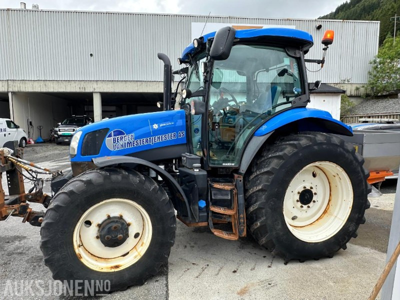 2015 New Holland T6.140 m/snøplog og strøkasse, 1789 timer - Tractor: foto 2 2015 New Holland T6.140 m/snøplog og strøkasse, 1789 timer - Tractor: foto 2